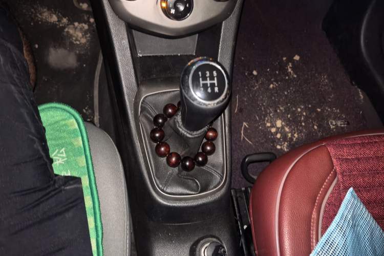 Used Chevrolet Aveo Sonic 2011 Hatchback 1.4L MT SE Gear Lever