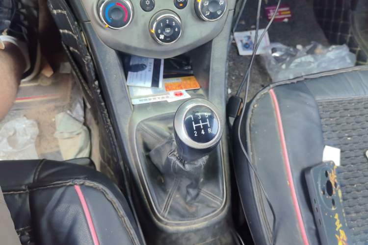 Used Chevrolet Aveo Sonic 2011 Sedan 1.4L MT SL Gear Lever
