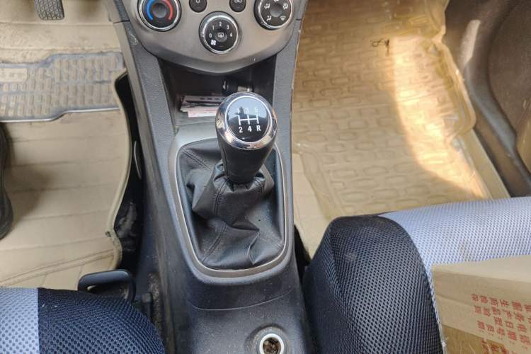 Used Chevrolet Aveo Sonic 2011 Sedan 1.4L MT SL Gear Lever