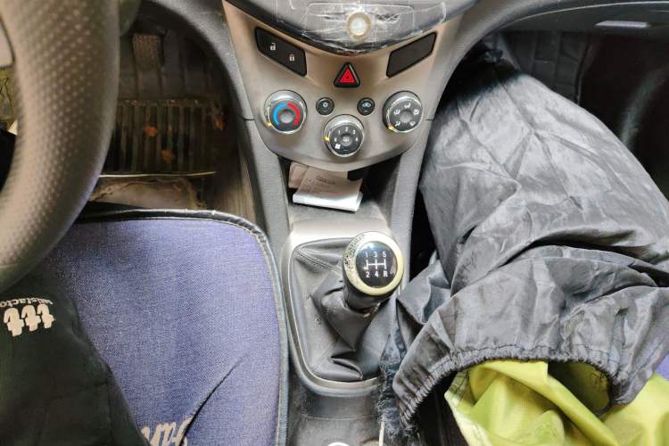 Used Chevrolet Aveo Sonic 2011 Sedan 1.4L MT SL Gear Lever