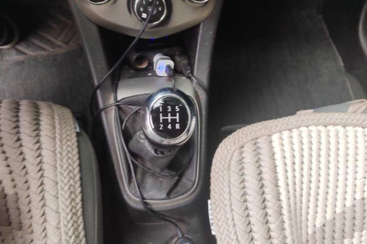 Used Chevrolet Aveo Sonic 2011 Sedan 1.4L MT SL Gear Lever