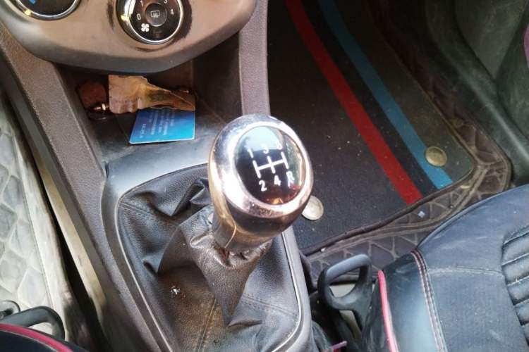 Used Chevrolet Aveo Sonic 2011 Sedan 1.4L MT SL Gear Lever