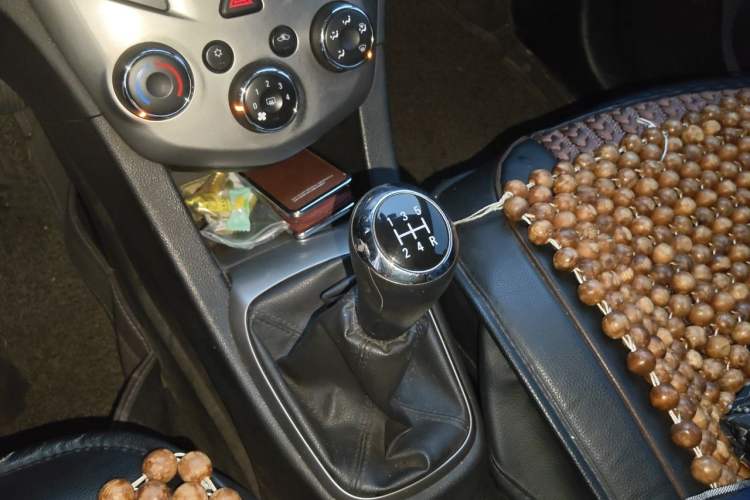 Used Chevrolet Aveo Sonic 2011 Sedan 1.4L Manual Transmission SE Gear Lever