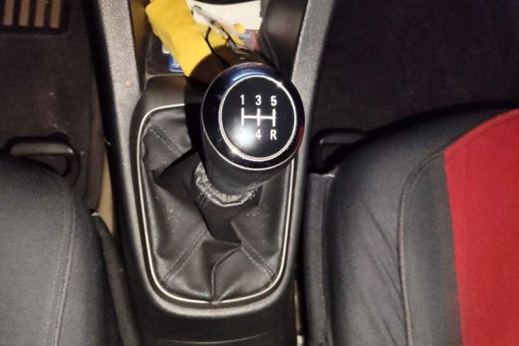 Used Chevrolet Aveo Sonic 2011 Sedan 1.4L Manual Transmission SE Gear Lever