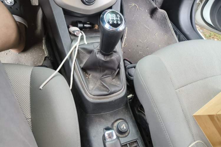Used Chevrolet Aveo Sonic 2011 Sedan 1.4L Manual Transmission SE Gear Lever