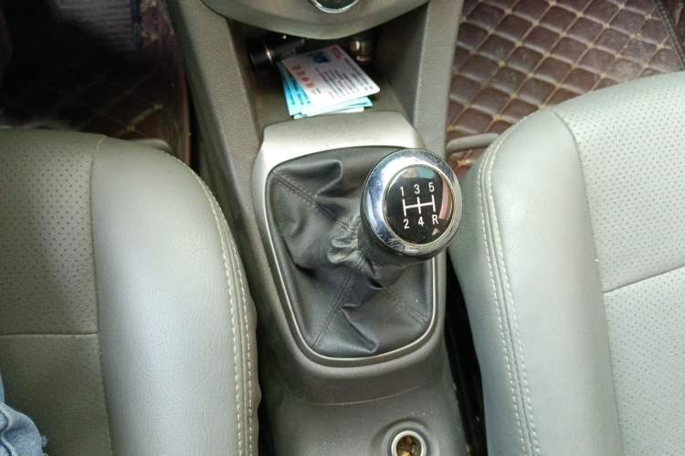 Used Chevrolet Aveo Sonic 2011 Sedan 1.4L MT SL Gear Lever