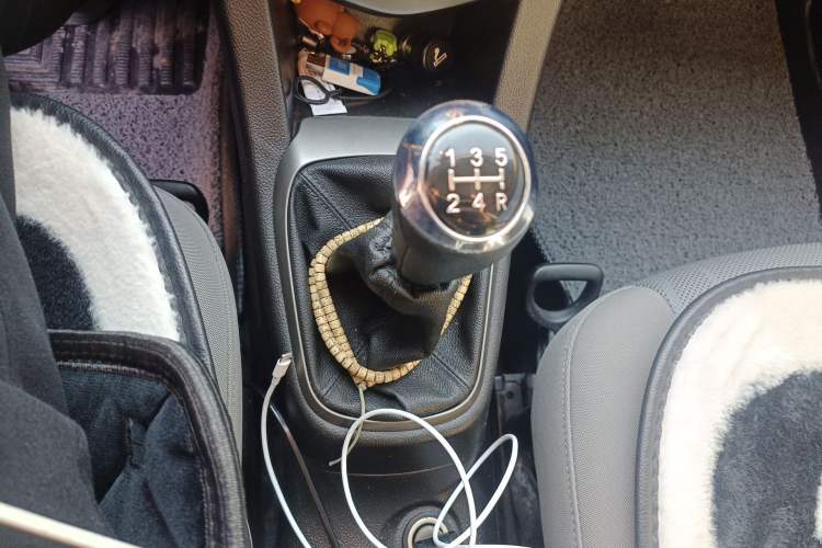 Used Chevrolet Aveo Sonic 2011 Sedan 1.4L MT SL Gear Lever