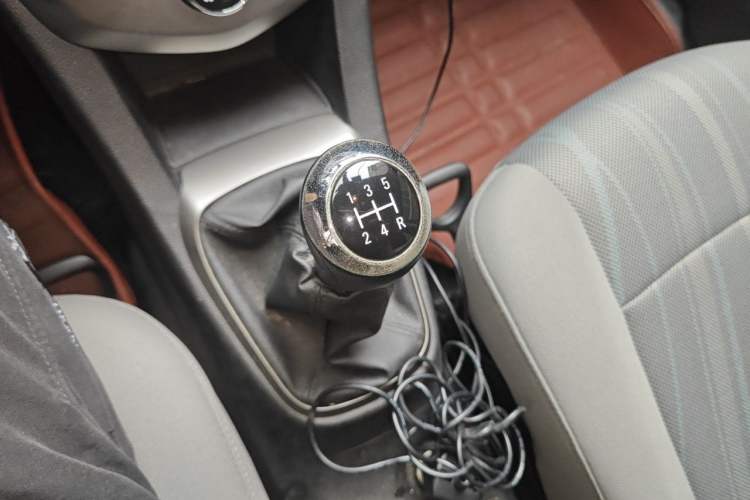 Used Chevrolet Aveo Sonic 2011 Sedan 1.4L Manual Transmission SE Gear Lever