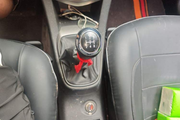 Used Chevrolet Aveo Sonic 2011 Sedan 1.4L MT SL Gear Lever