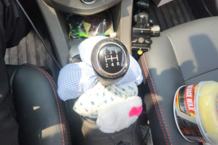 Used Chevrolet Aveo Sonic 2011 Sedan 1.4L Manual Transmission SE Gear Lever