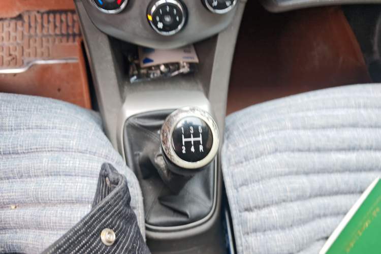 Used Chevrolet Aveo Sonic 2011 Sedan 1.4L MT SL Gear Lever