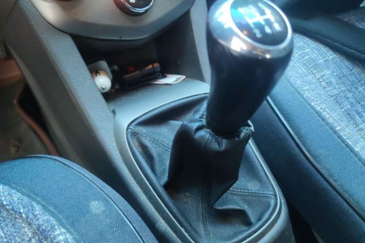 Used Chevrolet Aveo Sonic 2011 Sedan 1.4L MT SL Gear Lever