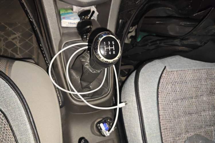 Used Chevrolet Aveo Sonic 2011 Sedan 1.4L MT SL Gear Lever