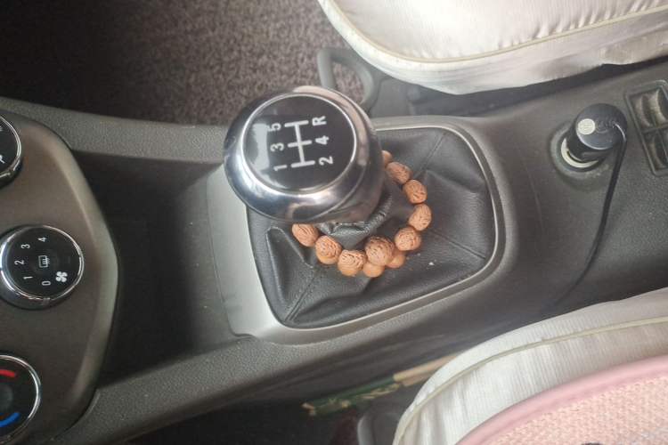 Used Chevrolet Aveo Sonic 2011 Sedan 1.4L MT SL Gear Lever