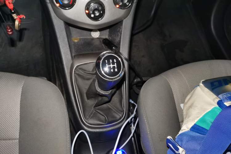 Used Chevrolet Aveo Sonic 2011 Sedan 1.4L MT SL Gear Lever