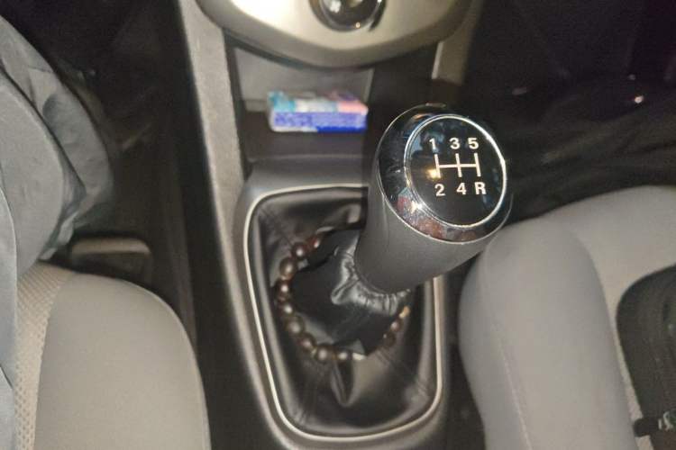 Used Chevrolet Aveo Sonic 2011 Hatchback 1.4L MT SL Gear Lever