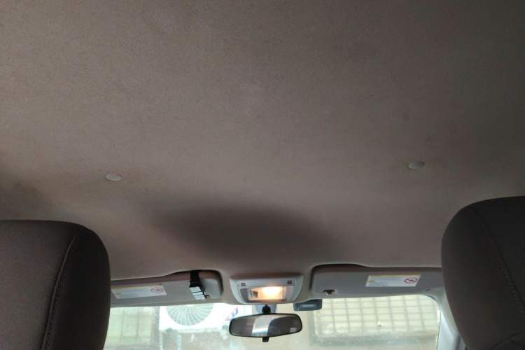 Used Chevrolet Aveo Sonic 2011 Sedan 1.4L Manual Transmission SE Headliner
