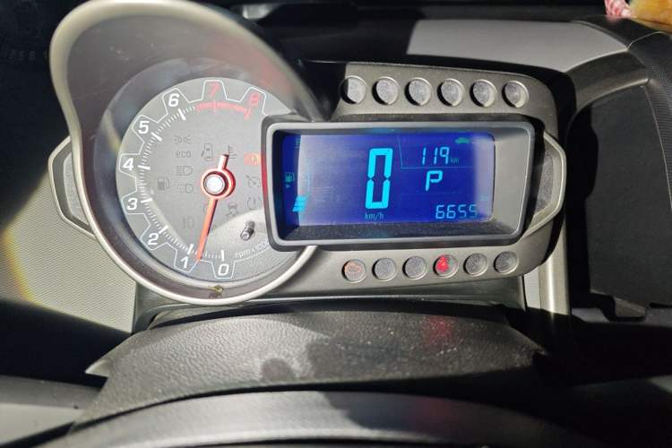 Used Chevrolet Aveo Sonic 2011 Hatchback 1.6L AT SX Instrument Cluster