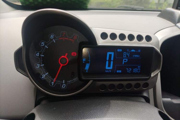 Used Chevrolet Aveo Sonic 2011 Hatchback 1.6L AT SX Instrument Cluster