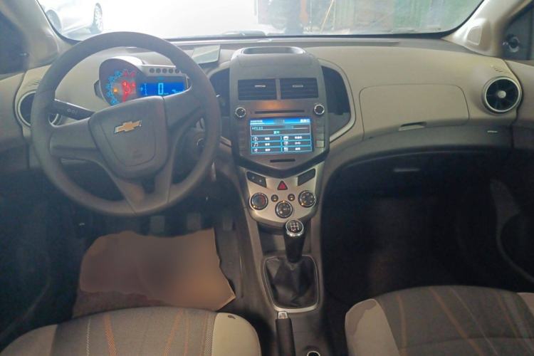 Used Chevrolet Aveo Sonic 2011 Sedan 1.4L MT SL Interior 1