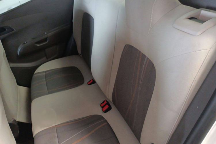Used Chevrolet Aveo Sonic 2011 Sedan 1.4L MT SL Interior 3