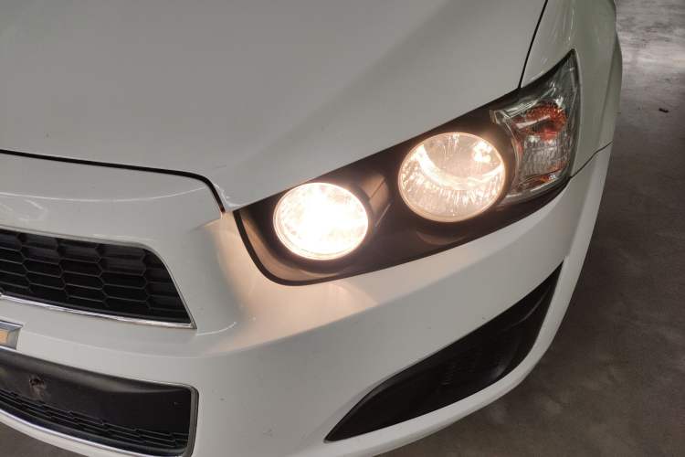 Used Chevrolet Aveo Sonic 2011 Sedan 1.4L MT SL Left Front Headlight