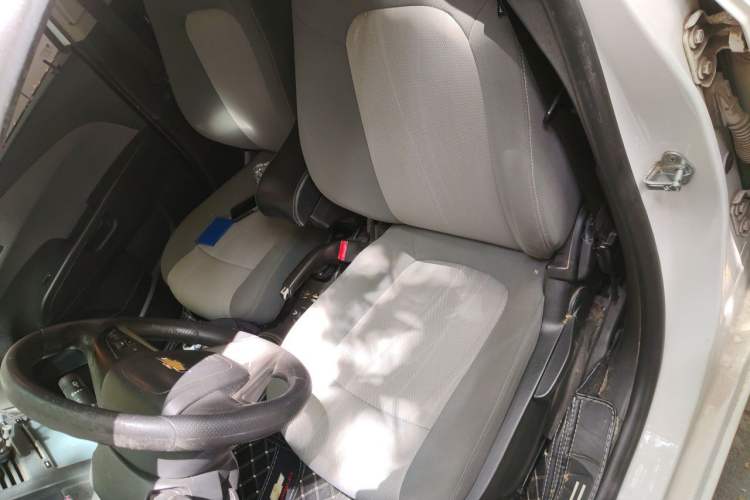 Used Chevrolet Aveo Sonic 2011 Sedan 1.4L Manual Transmission SE Left Front Seat