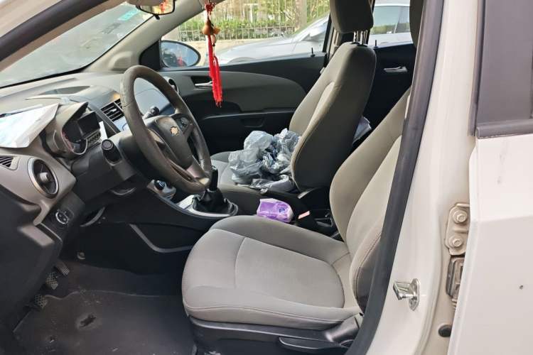 Used Chevrolet Aveo Sonic 2011 Hatchback 1.4L MT SE Left Front Seat