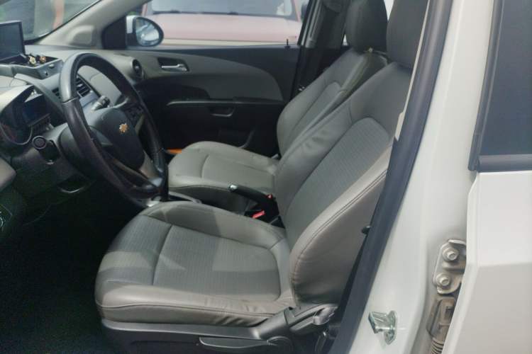 Used Chevrolet Aveo Sonic 2011 Hatchback 1.6L AT SX Left Front Seat