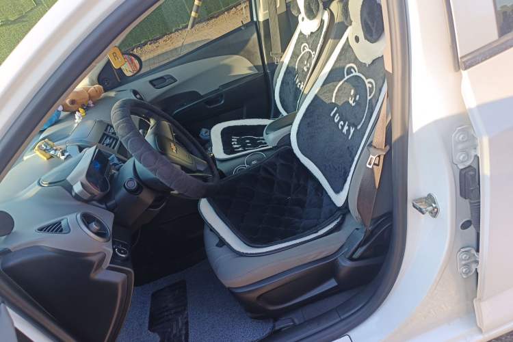 Used Chevrolet Aveo Sonic 2011 Sedan 1.4L MT SL Left Front Seat