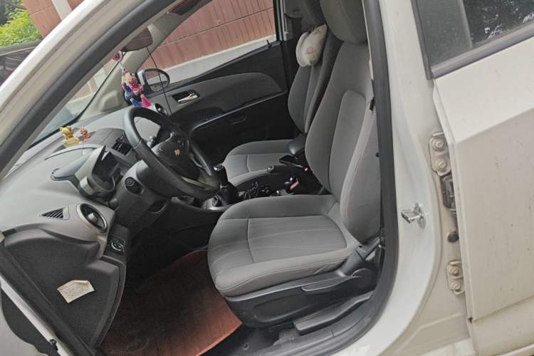 Used Chevrolet Aveo Sonic 2011 Sedan 1.4L Manual Transmission SE Left Front Seat
