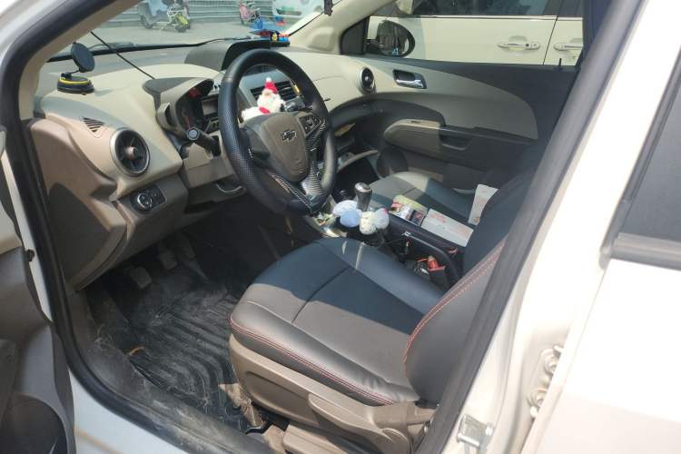 Used Chevrolet Aveo Sonic 2011 Sedan 1.4L Manual Transmission SE Left Front Seat