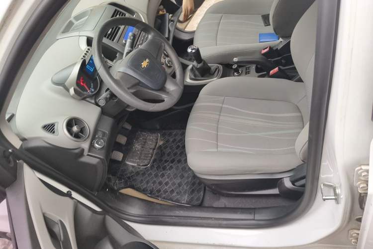 Used Chevrolet Aveo Sonic 2011 Sedan 1.4L MT SL Left Front Seat