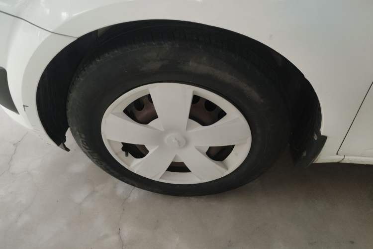 Used Chevrolet Aveo Sonic 2011 Sedan 1.4L MT SL Left Front Wheel Hub