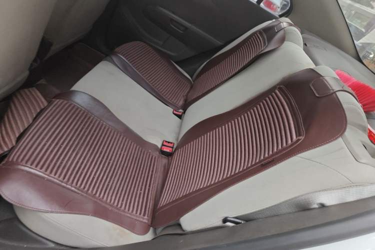 Used Chevrolet Aveo Sonic 2011 Sedan 1.4L MT SL Left Rear Seat