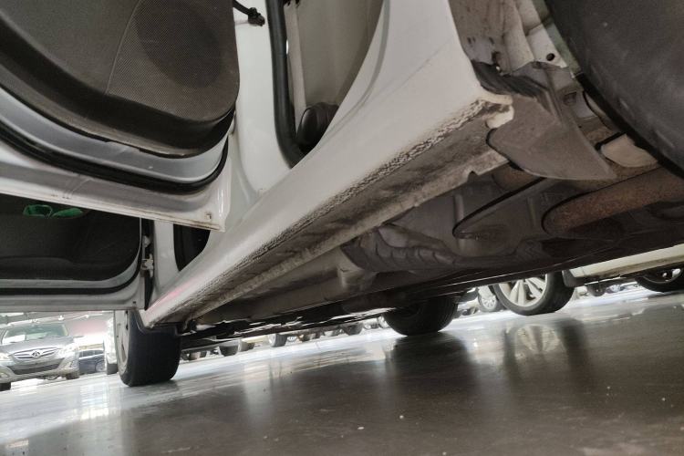 Used Chevrolet Aveo Sonic 2011 Sedan 1.4L MT SL Left Side Sill