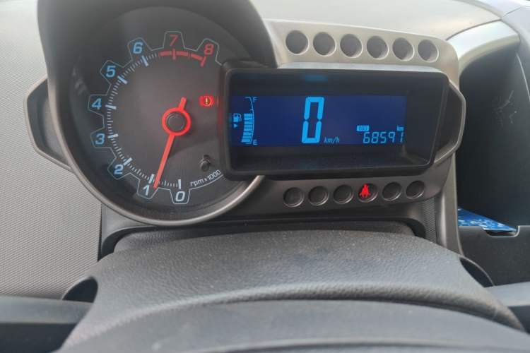 Used Chevrolet Aveo Sonic 2011 Sedan 1.4L MT SL Odometer Close Up