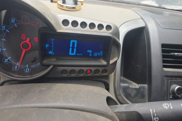 Used Chevrolet Aveo Sonic 2011 Sedan 1.4L MT SL Odometer Close Up