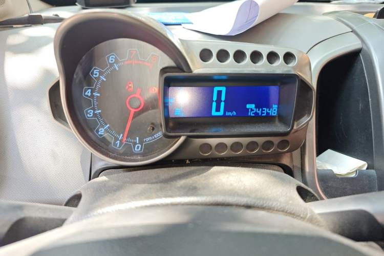 Used Chevrolet Aveo Sonic 2011 Sedan 1.4L MT SL Odometer Close Up
