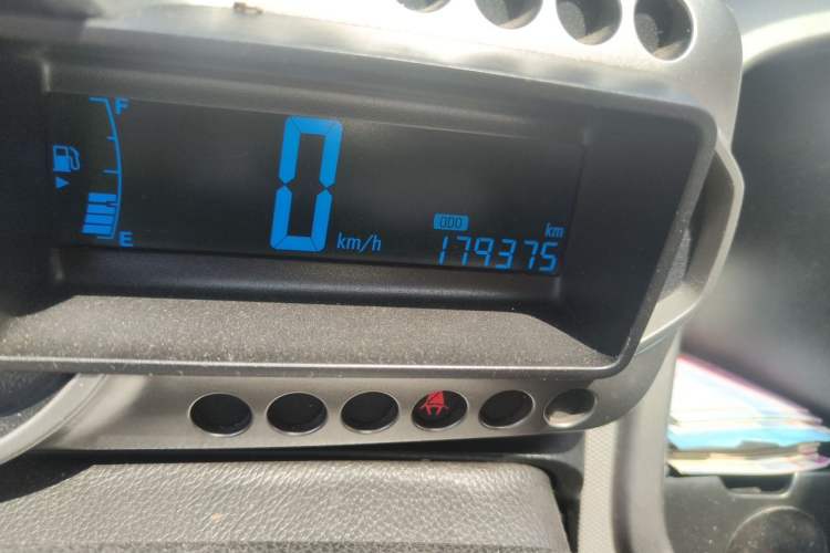 Used Chevrolet Aveo Sonic 2011 Sedan 1.4L MT SL Odometer Close Up