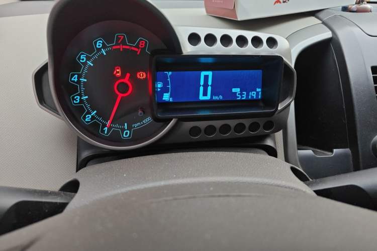 Used Chevrolet Aveo Sonic 2011 Sedan 1.4L MT SL Odometer Close Up