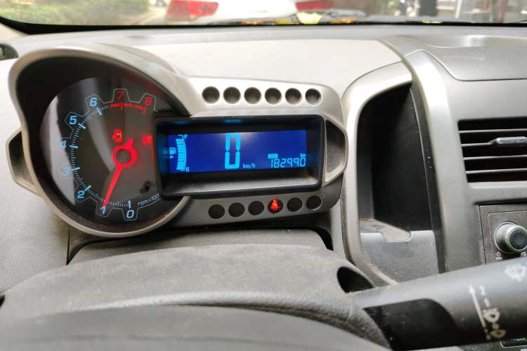 Used Chevrolet Aveo Sonic 2011 Sedan 1.4L MT SL Odometer Close Up