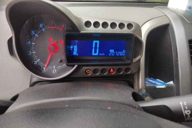 Used Chevrolet Aveo Sonic 2011 Sedan 1.4L MT SL Odometer Close Up