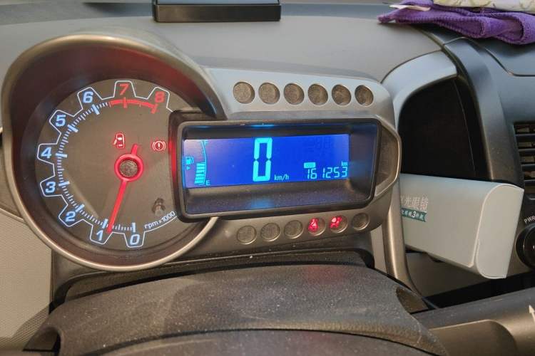 Used Chevrolet Aveo Sonic 2011 Sedan 1.4L Manual Transmission SE Odometer Close Up