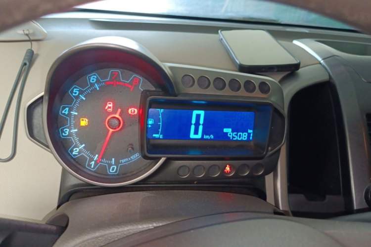 Used Chevrolet Aveo Sonic 2011 Sedan 1.4L MT SL Odometer Close Up