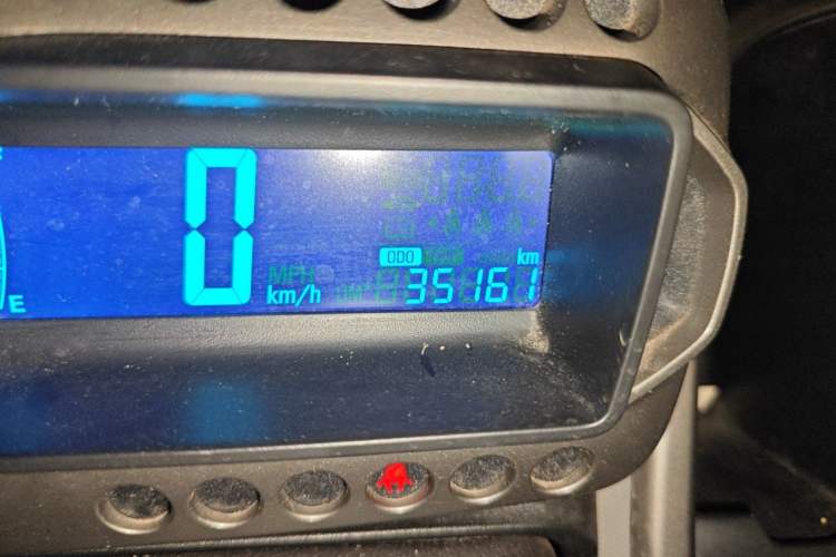 Used Chevrolet Aveo Sonic 2011 Sedan 1.4L MT SL Odometer Close Up