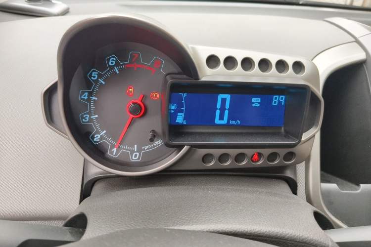 Used Chevrolet Aveo Sonic 2011 Sedan 1.4L MT SL Odometer Close Up