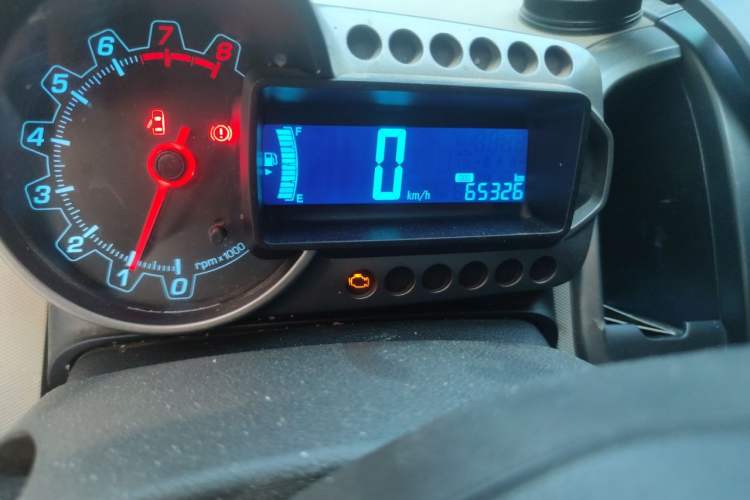Used Chevrolet Aveo Sonic 2011 Sedan 1.4L MT SL Odometer Close Up