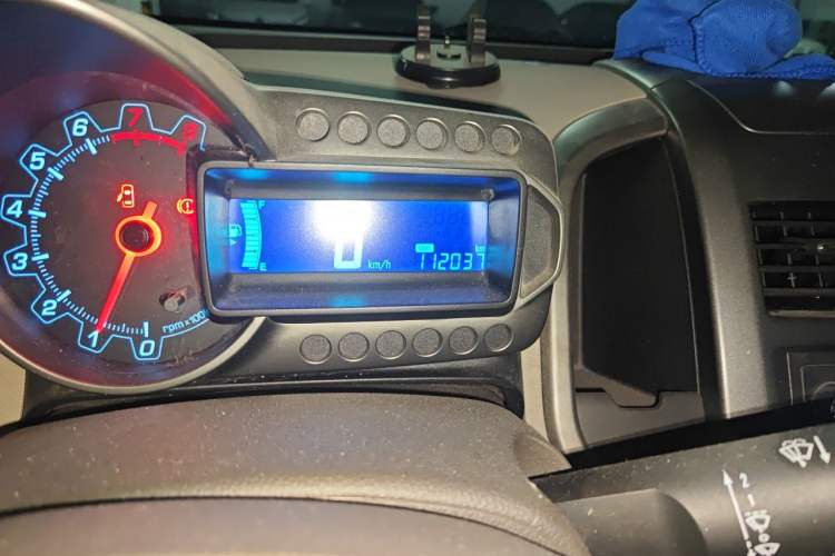 Used Chevrolet Aveo Sonic 2011 Sedan 1.4L MT SL Odometer Close Up