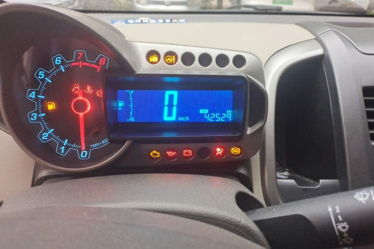 Used Chevrolet Aveo Sonic 2011 Sedan 1.4L MT SL Odometer Close Up